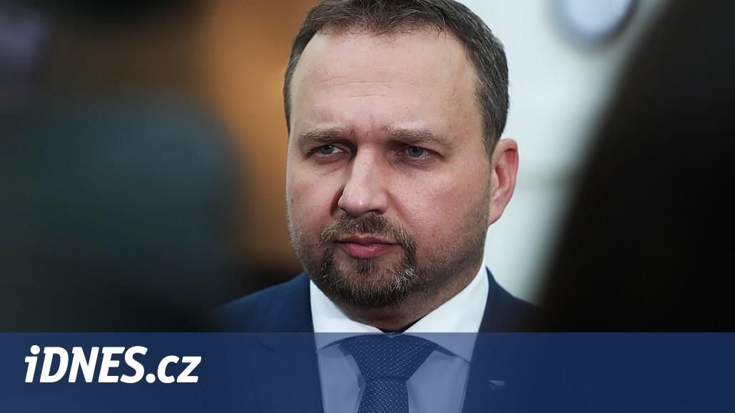 O střelbě nevěděl, dozvěděl se to pozdě. Šest Jurečkových lží o vánočním večírku